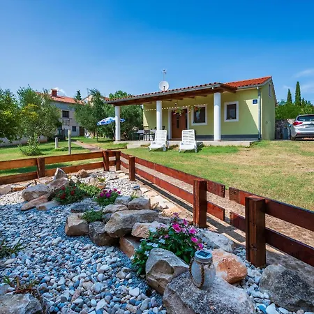 Awesome In With Kitchen Holiday home *
