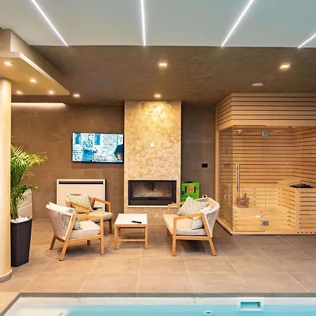 Awesome In With Kitchen בית נופש